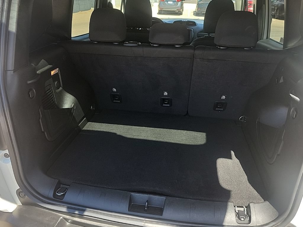 Used 2023 Jeep Renegade Trailhawk AWD/4WD image 14