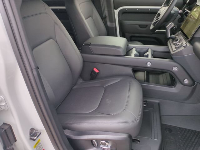 New 2026 Land Rover Defender 130 X-Dynamic SE AWD/4WD image 18