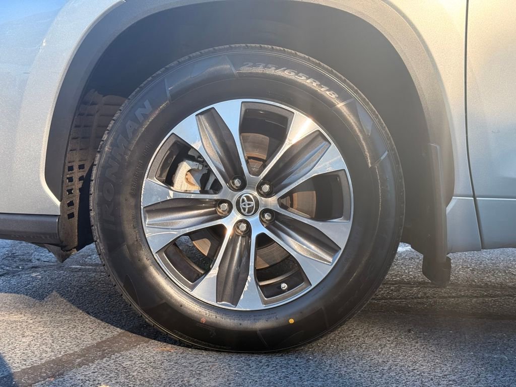 Used 2022 Toyota Highlander XLE image 9