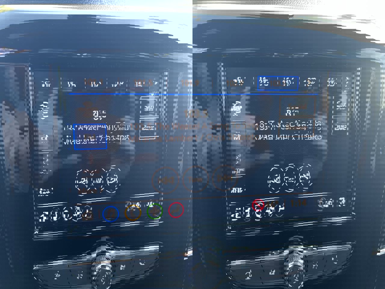 Used 2023 Chevrolet Traverse LT image 23