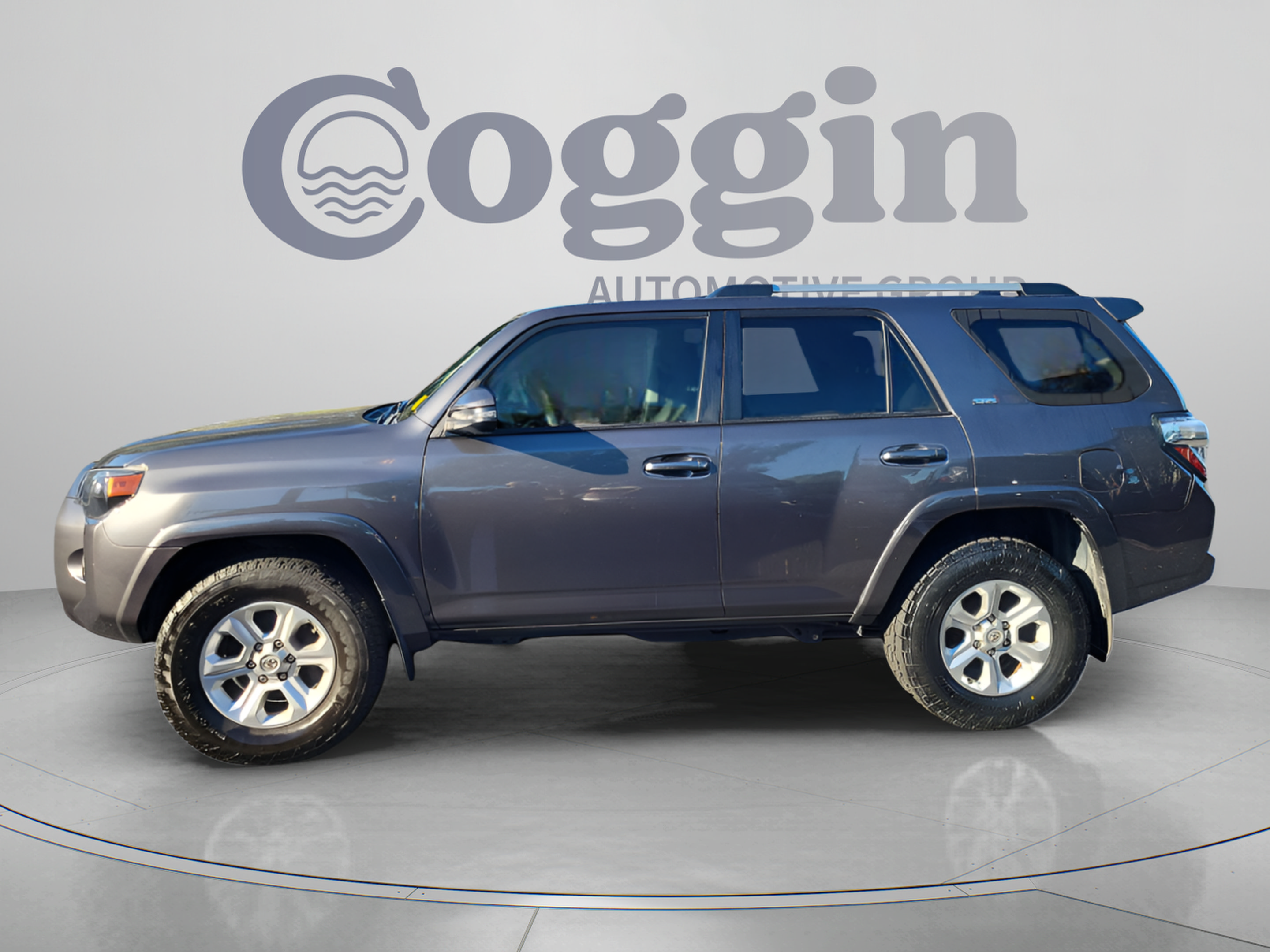 Used 2021 Toyota 4Runner SR5 Premium w/ Moonroof Package AWD/4WD image 2