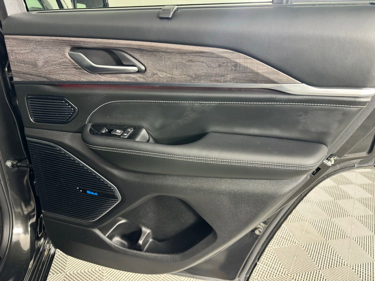 Used 2024 Jeep Grand Cherokee Overland w/ Luxury Tech Group IV image 30