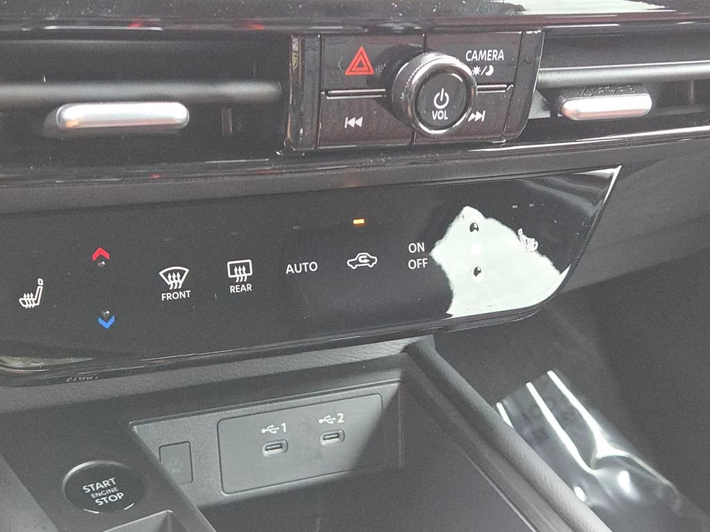 New 2026 Nissan Kicks SR w/ Cold Weather Package AWD/4WD image 7