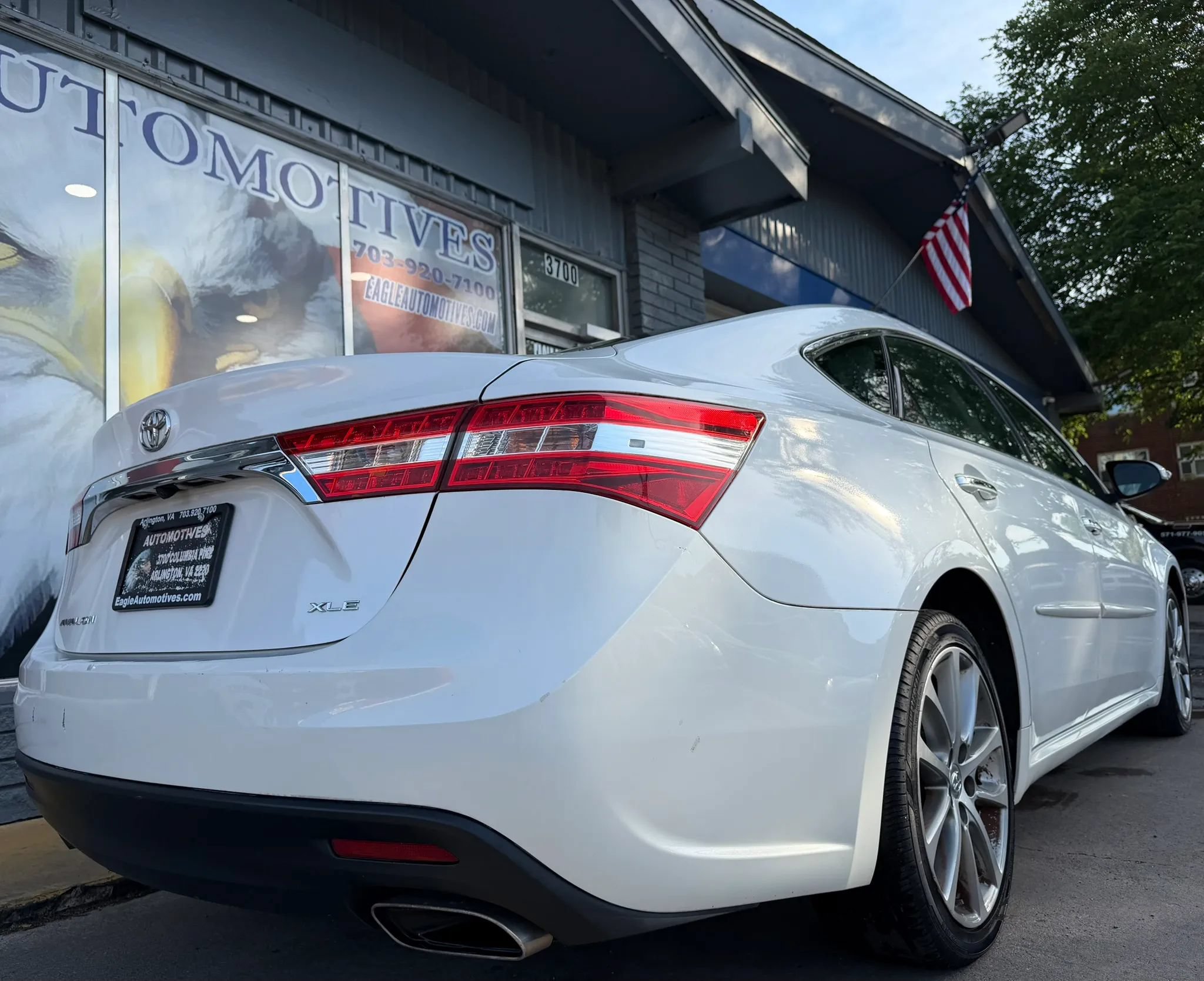 Used 2015 Toyota Avalon XLE Touring FWD image 3