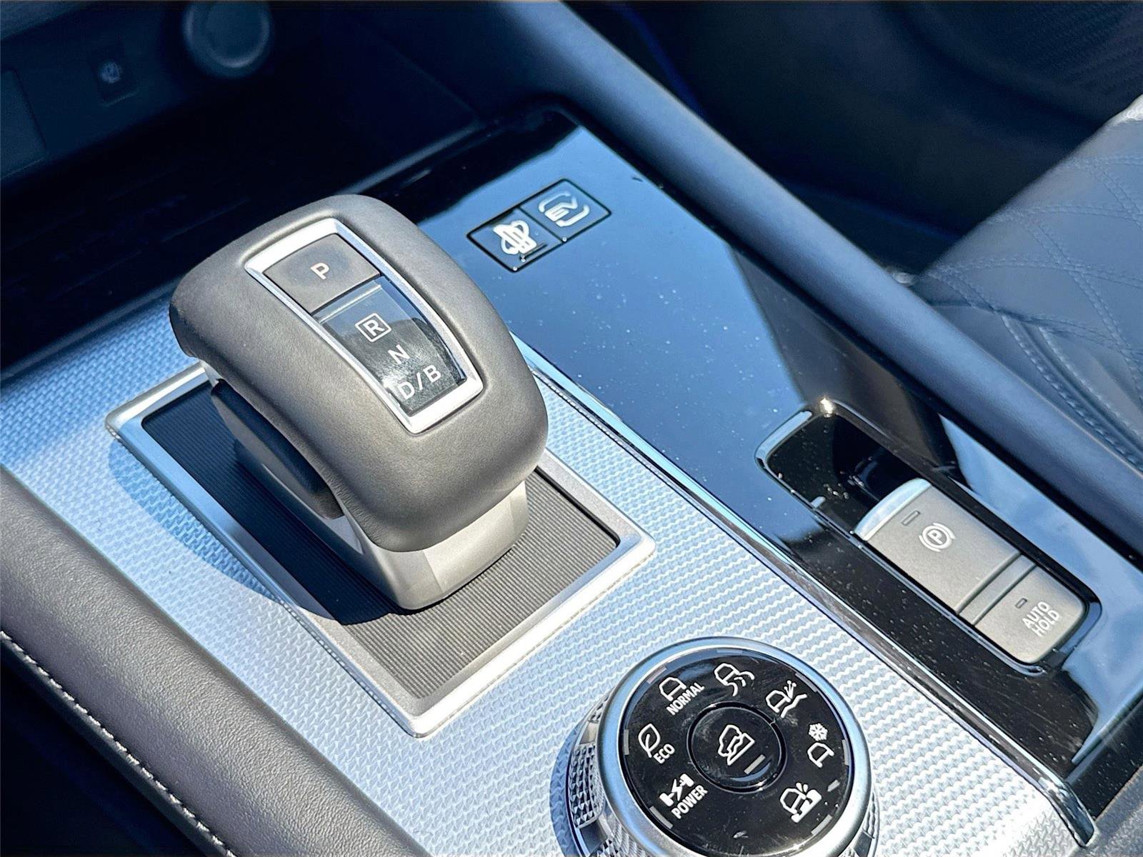 New 2025 Mitsubishi Outlander SEL image 17