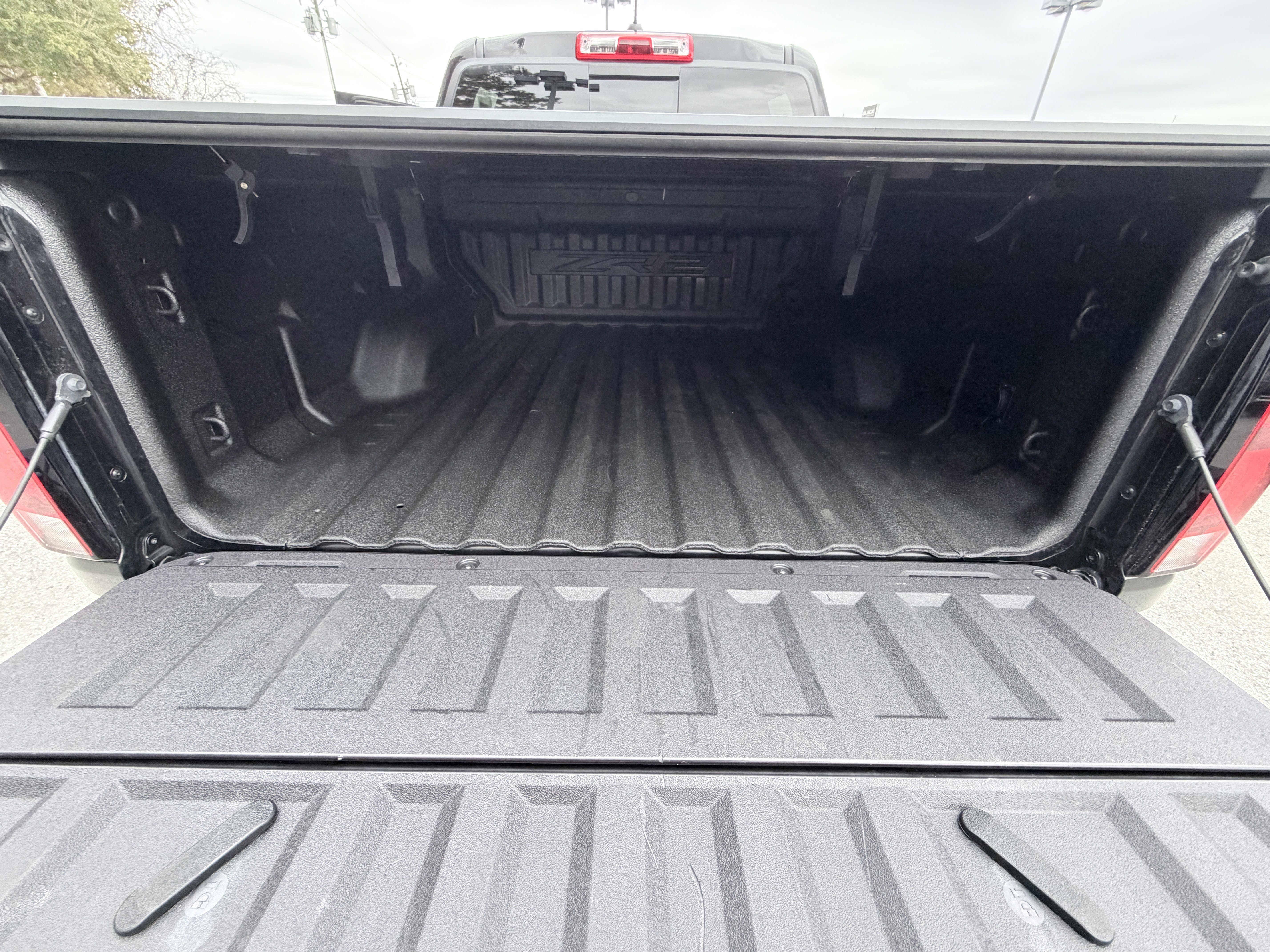 Used 2024 Chevrolet Colorado ZR2 w/ ZR2 Convenience Package III image 12