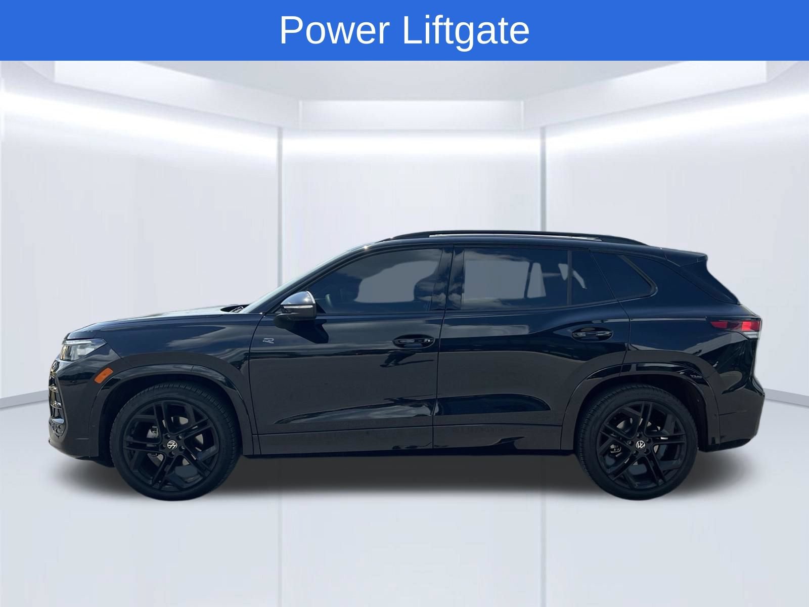 Certified 2026 Volkswagen Tiguan SE R-Line FWD image 9