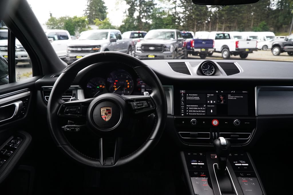 Used 2024 Porsche Macan AWD/4WD image 10