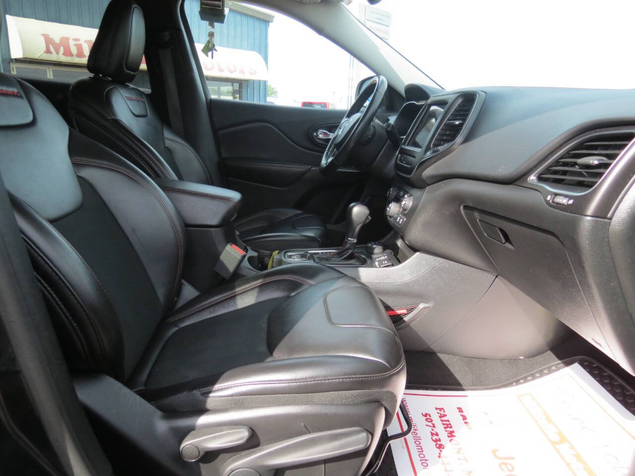 Used 2019 Jeep Cherokee Trailhawk w/ Cold Weather Group AWD/4WD image 7