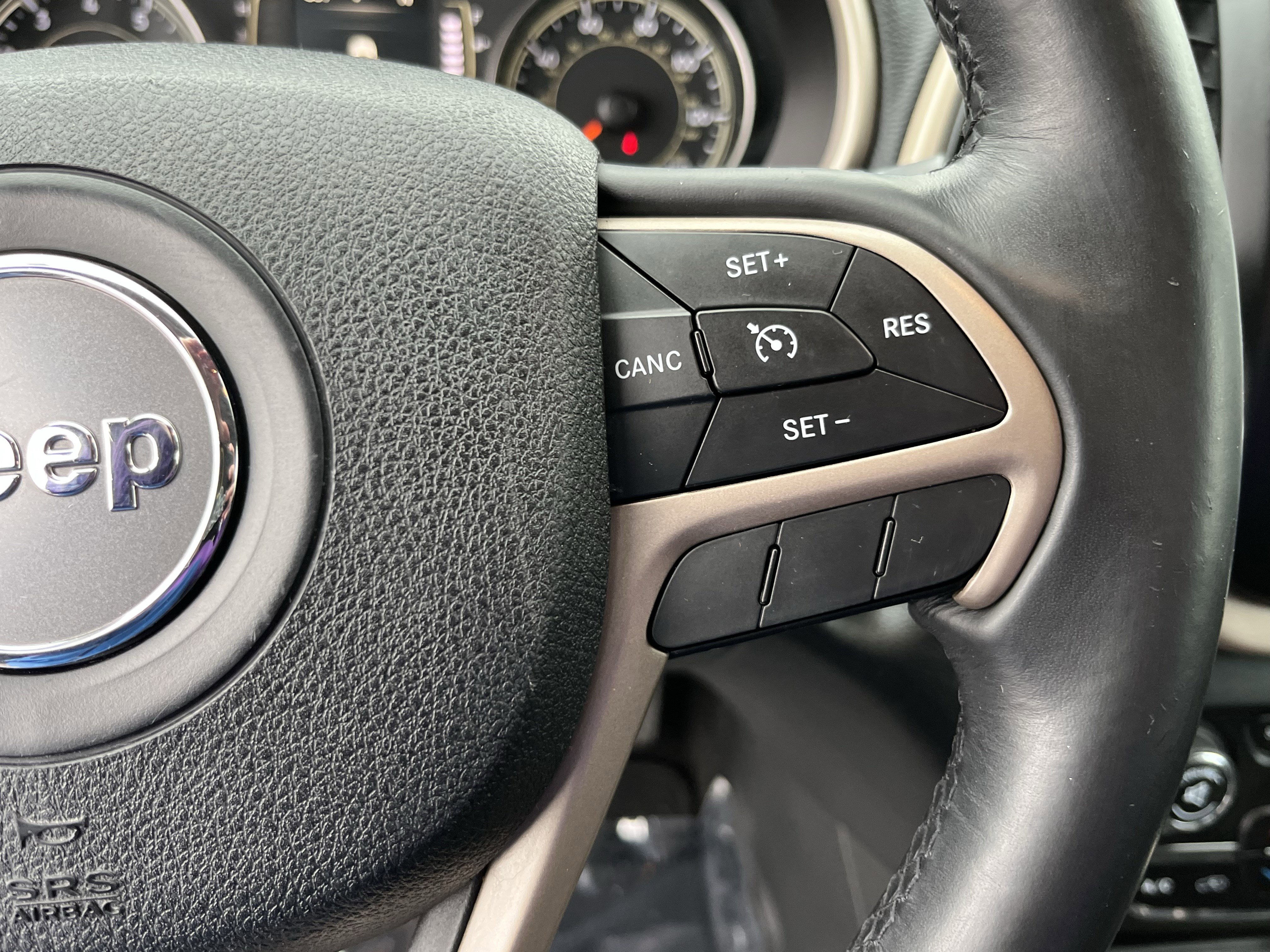 Used 2015 Jeep Cherokee Latitude w/ Comfort/Convenience Group image 19