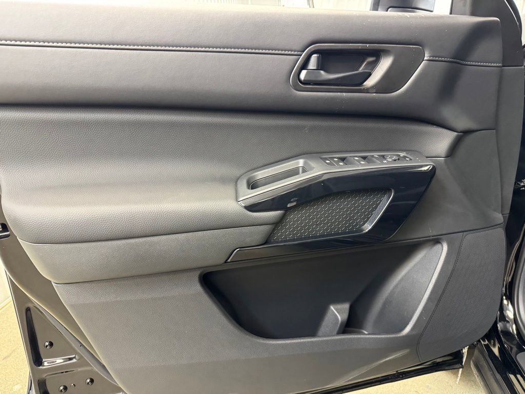 New 2026 Nissan Pathfinder SV image 8