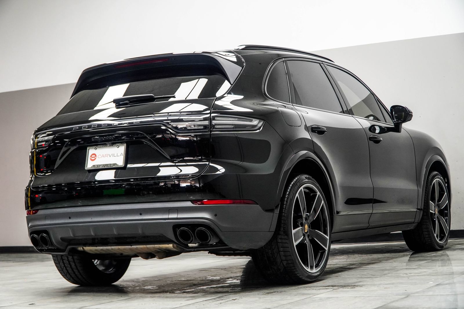 Used 2023 Porsche Cayenne Platinum Edition image 13