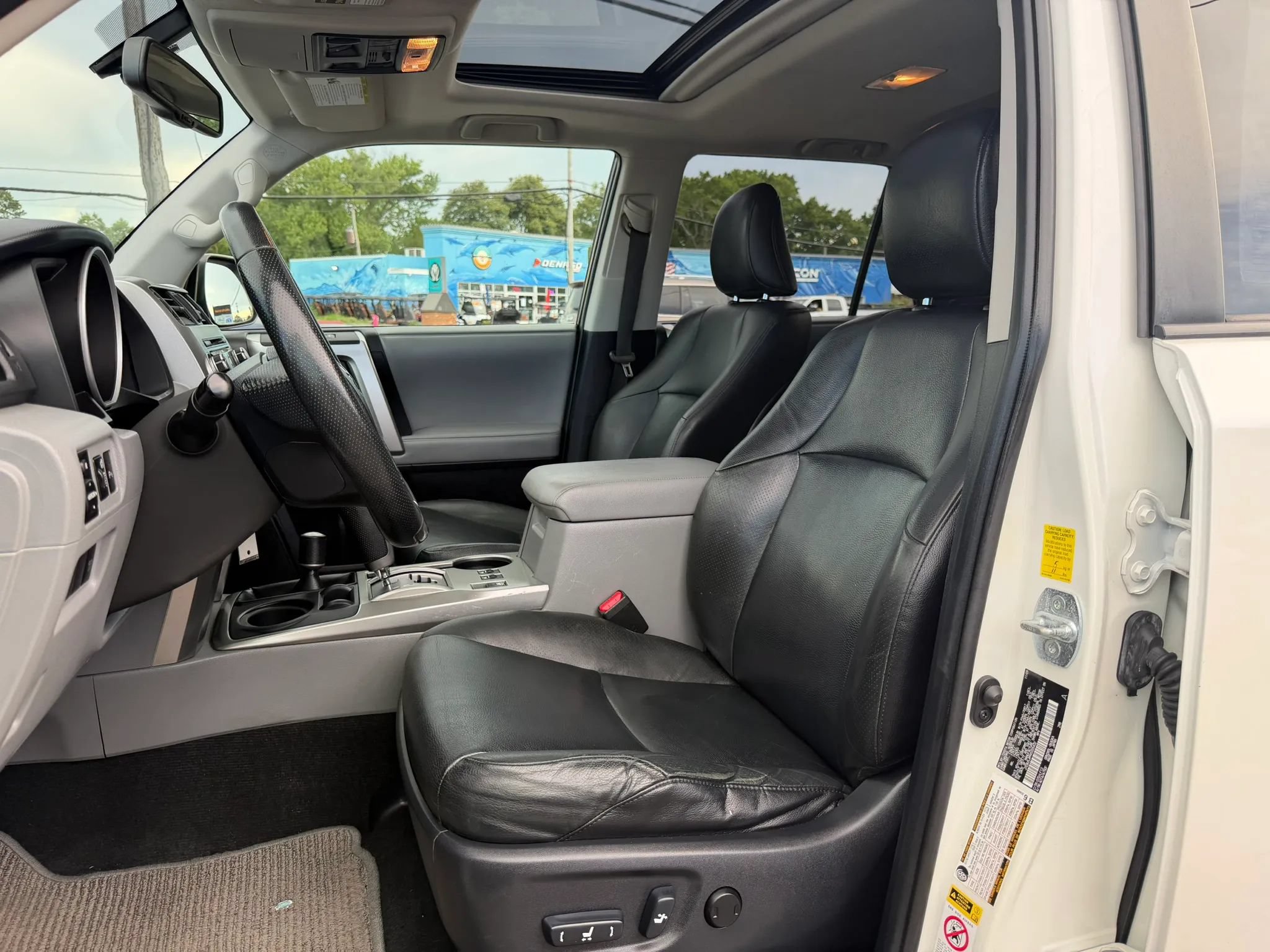 Used 2010 Toyota 4Runner SR5 AWD/4WD image 10