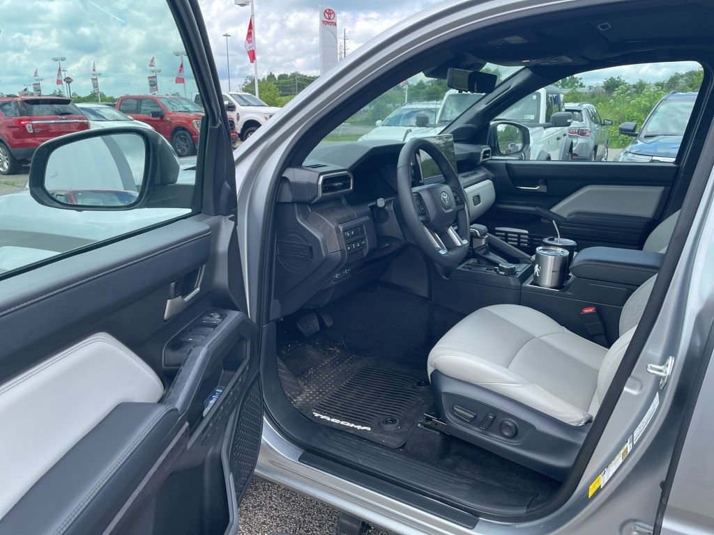 Used 2024 Toyota Tacoma Limited w/ Limited Package (LT) AWD/4WD image 13