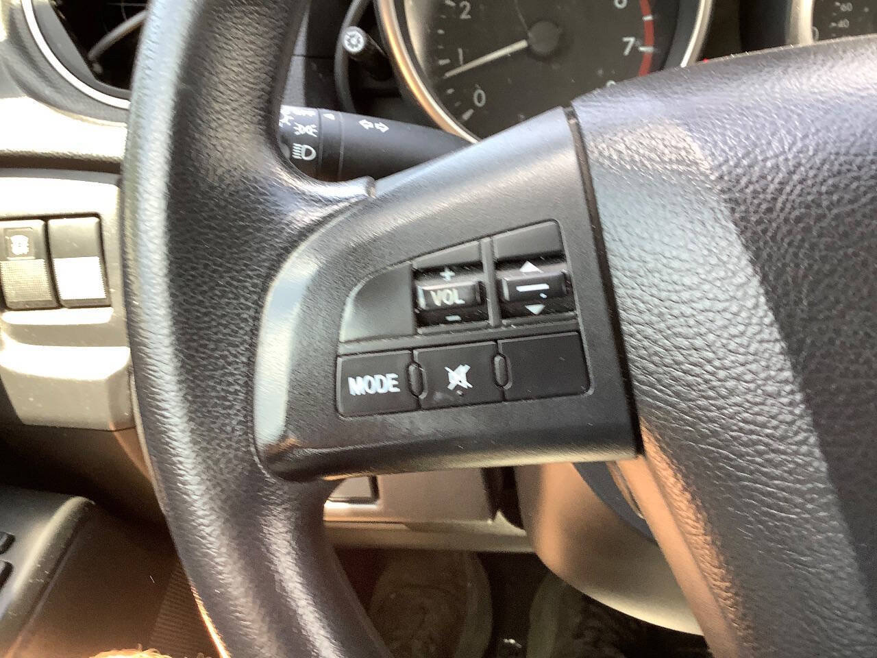 Used 2012 MAZDA MAZDA5 Sport FWD image 38