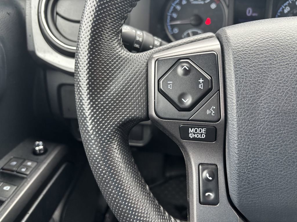 Used 2018 Toyota Tacoma TRD Sport w/ Technology Package AWD/4WD image 16