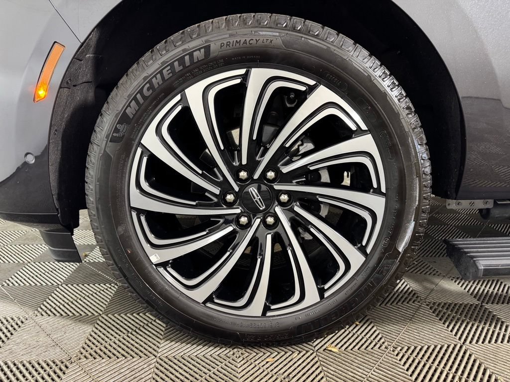 Certified 2025 Lincoln Navigator Black Label AWD/4WD image 37