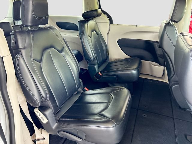 Used 2023 Chrysler Pacifica Touring-L FWD image 23