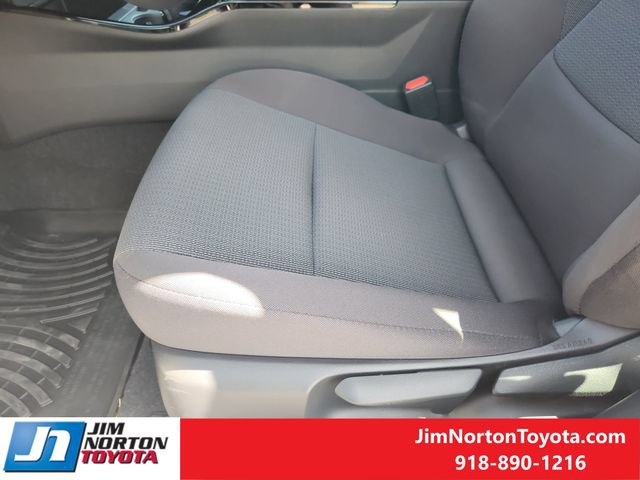 Used 2025 Toyota Prius LE FWD image 23