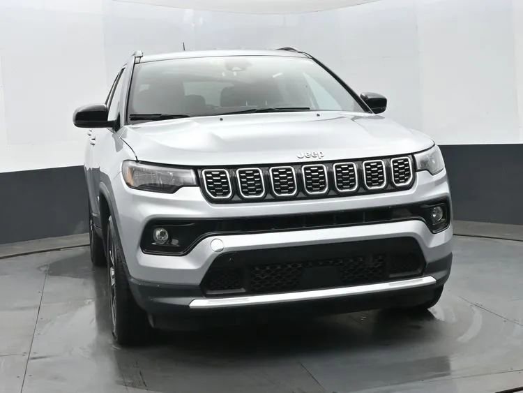Used 2025 Jeep Compass Limited AWD/4WD image 3