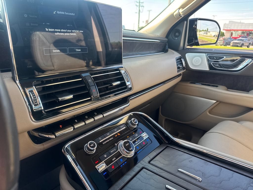 Used 2023 Lincoln Navigator Reserve AWD/4WD image 23