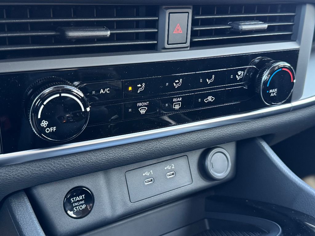 Used 2025 Nissan Rogue S image 16