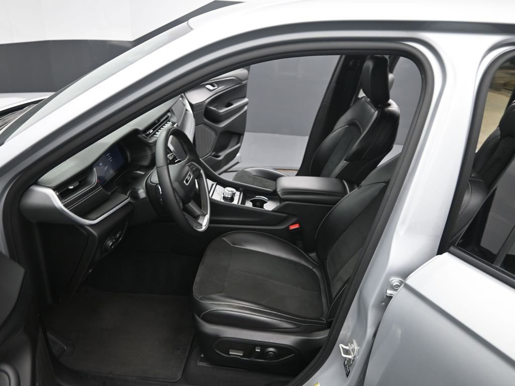 Used 2024 Jeep Grand Cherokee L Laredo image 10