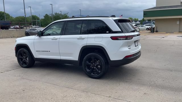 Used 2024 Jeep Grand Cherokee Limited w/ Black Appearance Package AWD/4WD image 6