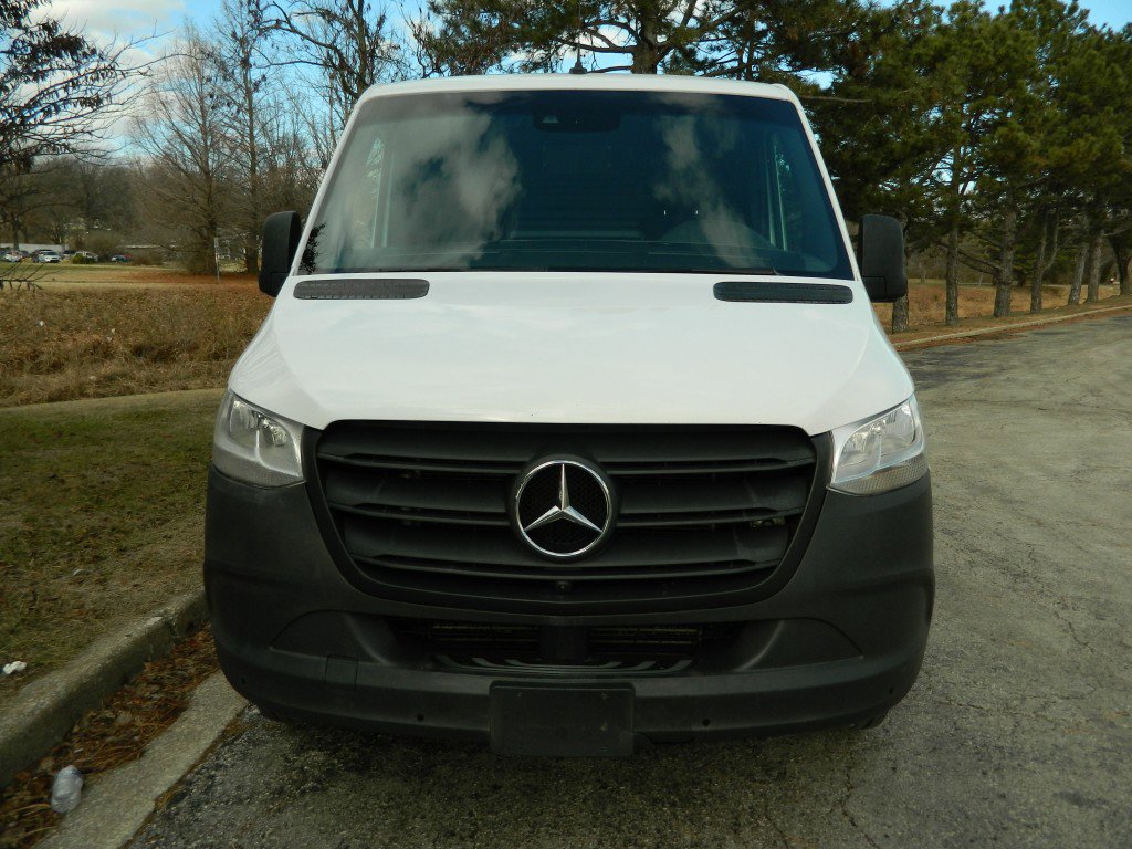 Used 2022 Mercedes-Benz Sprinter 1500 image 2