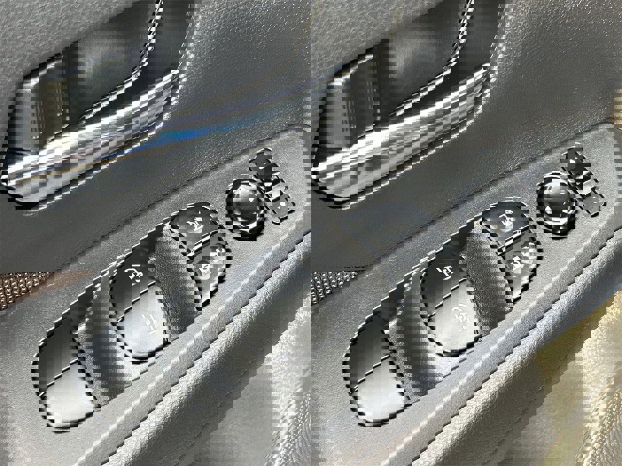 Used 2023 Nissan Kicks SR image 17