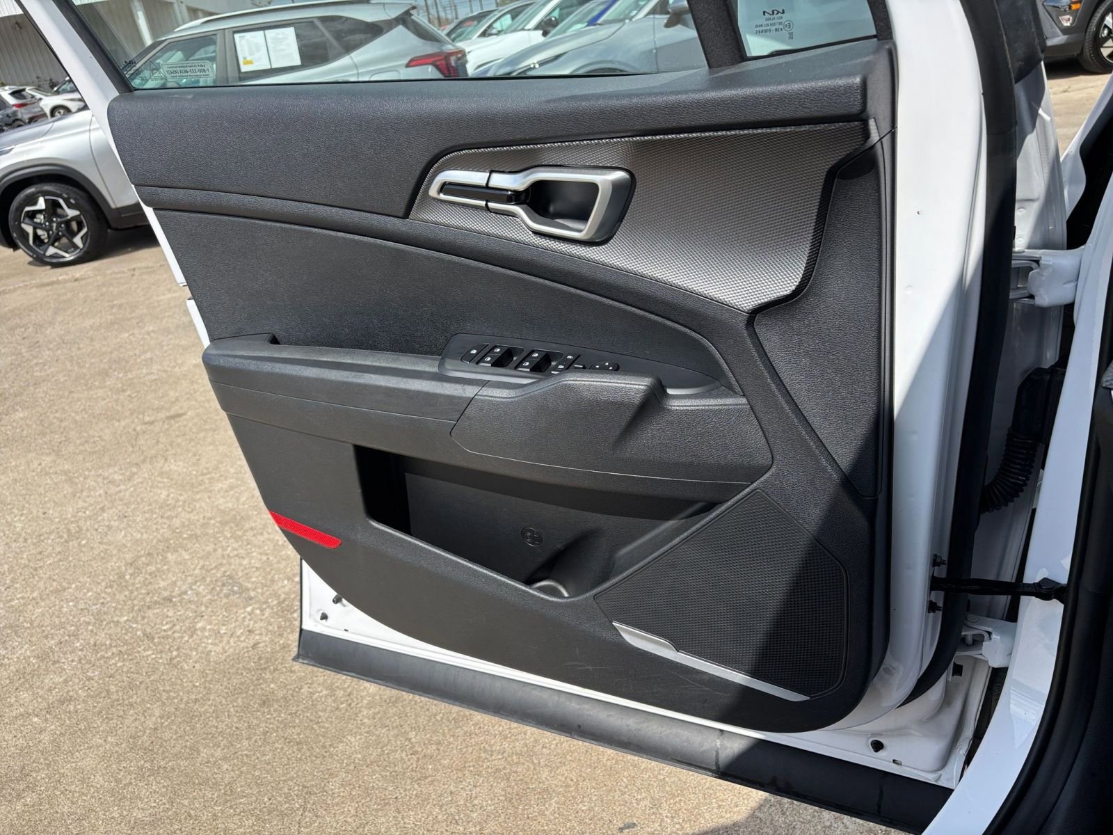 Used 2025 Kia Sportage LX image 18