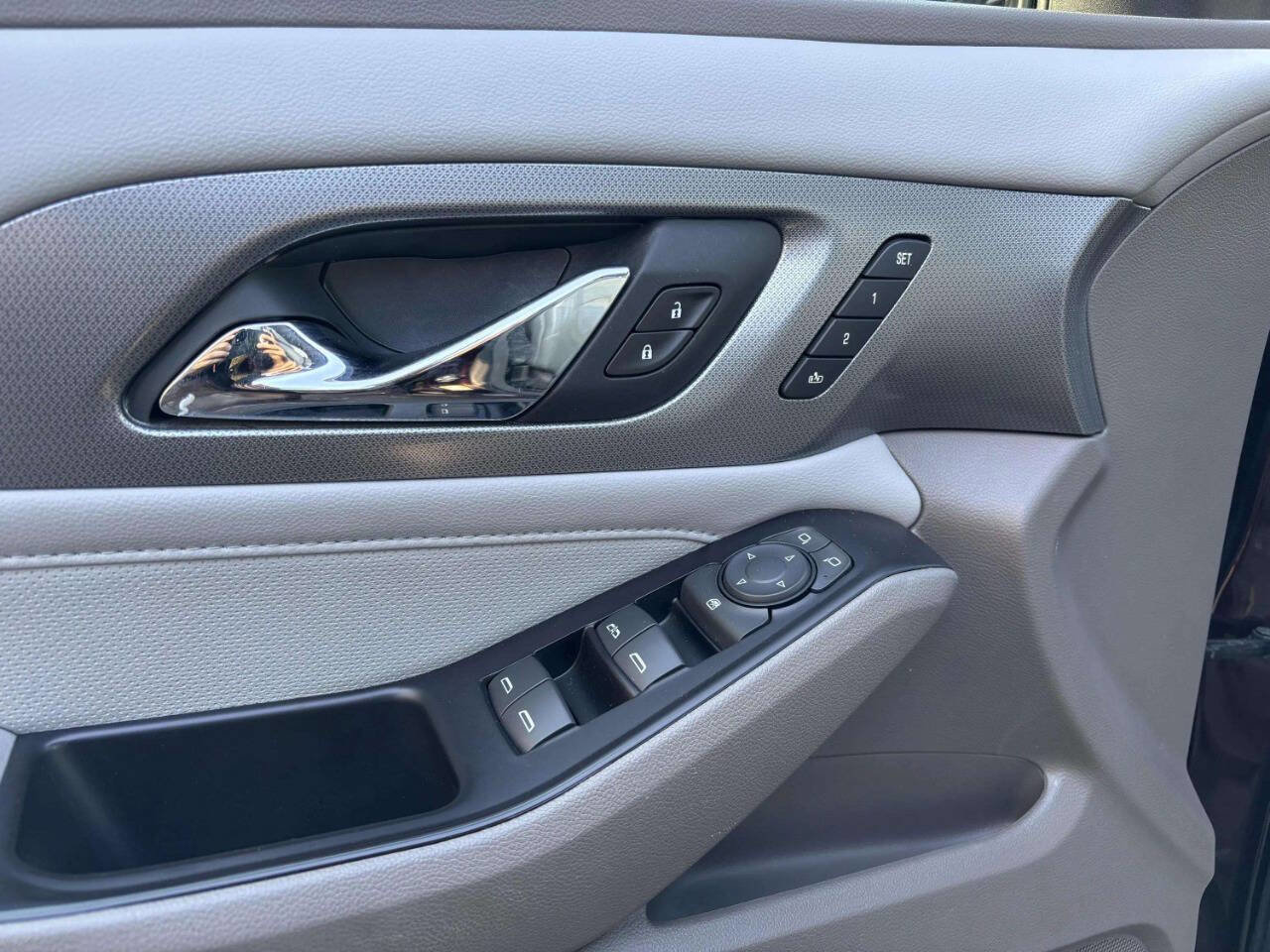 Used 2018 Chevrolet Traverse Premier image 11