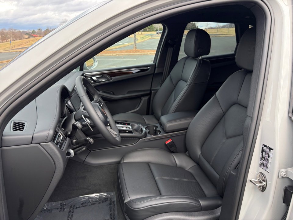 Certified 2026 Porsche Macan image 5