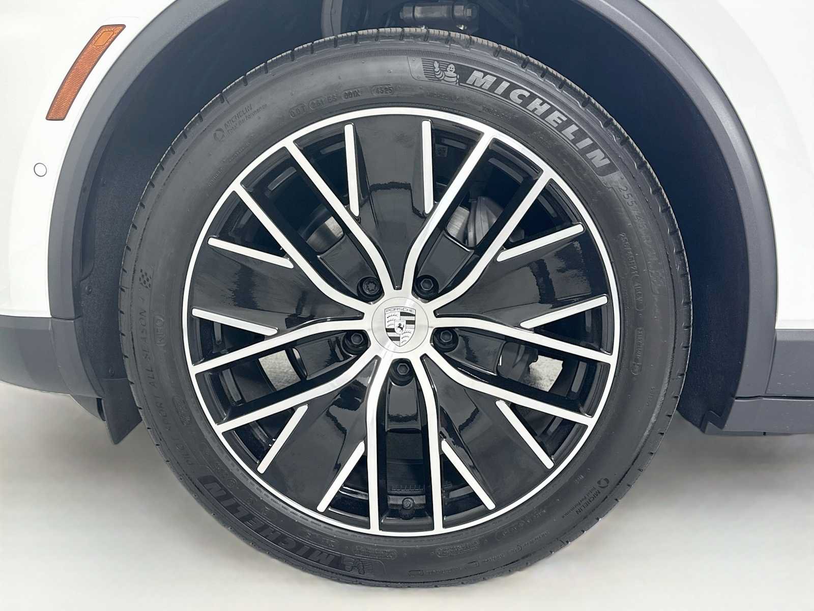 Used 2026 Porsche Macan Electric RWD image 32