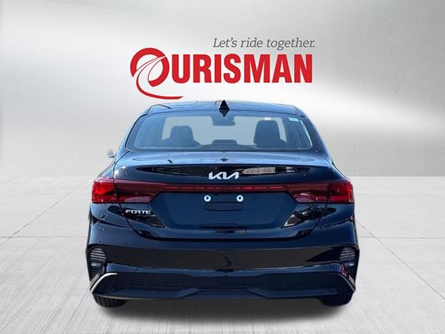 Used 2023 Kia Forte LXS image 3