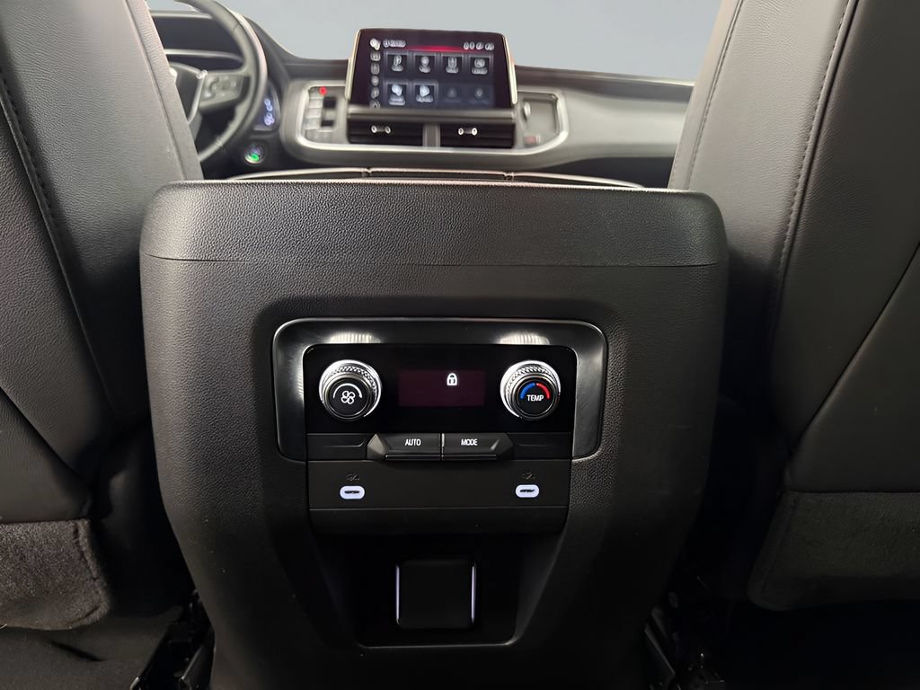 Used 2024 GMC Yukon SLT AWD/4WD image 28