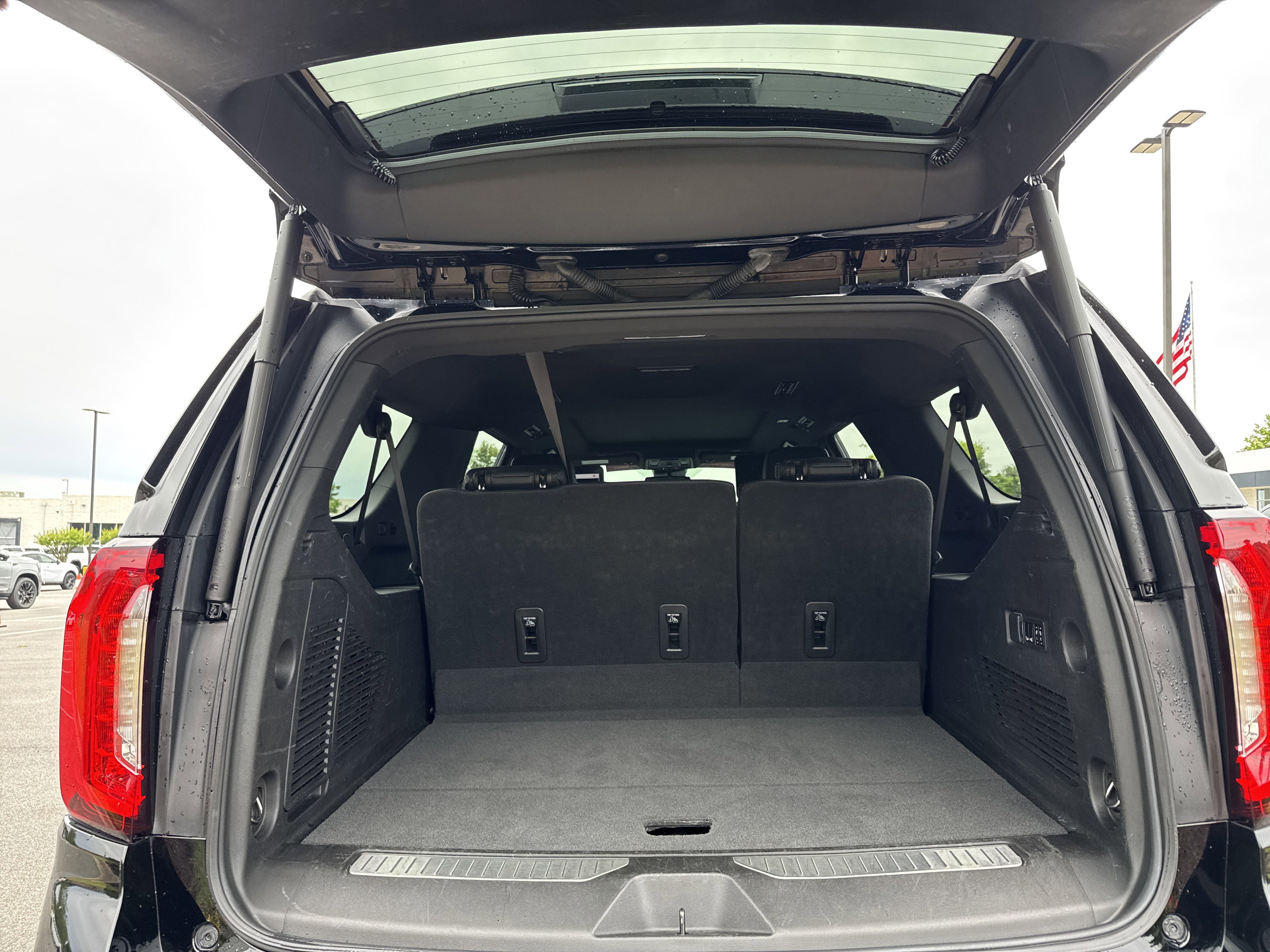 Used 2023 GMC Yukon XL Denali RWD image 38