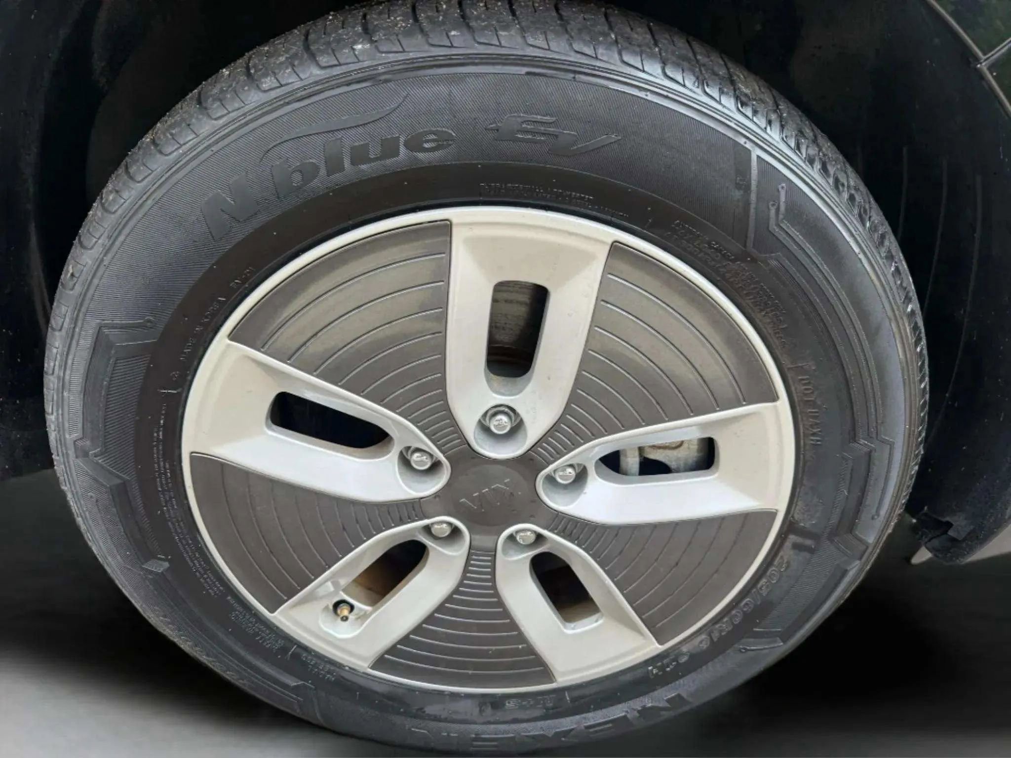 Used 2017 Kia Soul EV image 37