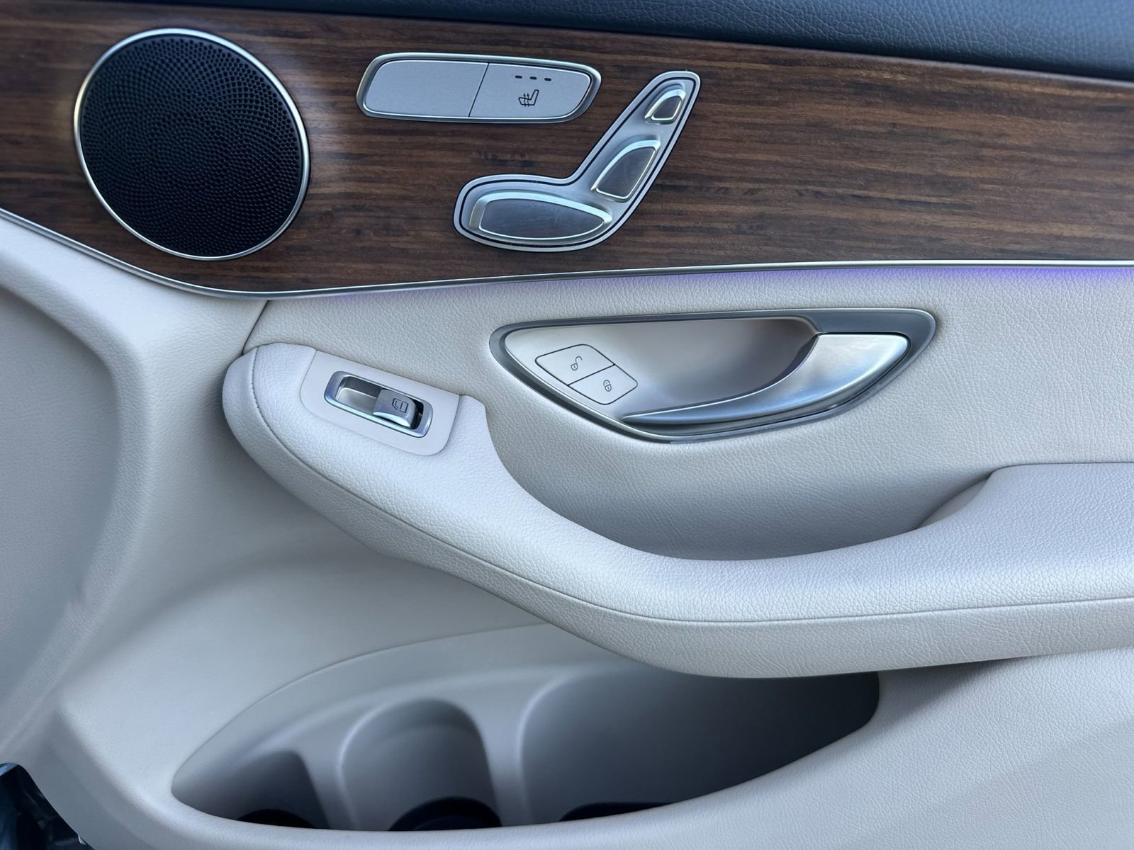 Certified 2022 Mercedes-Benz GLC 300 w/ Premium Package Lite image 19