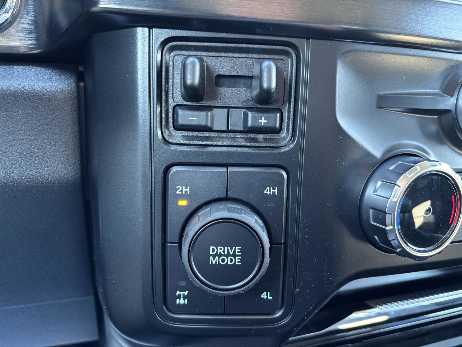New 2026 Ford F350 Lariat w/ Black Appearance Package image 30