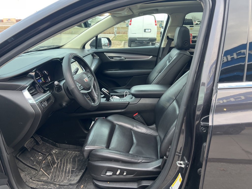 Used 2017 Cadillac XT5 Luxury w/ Driver Awareness Package image 5