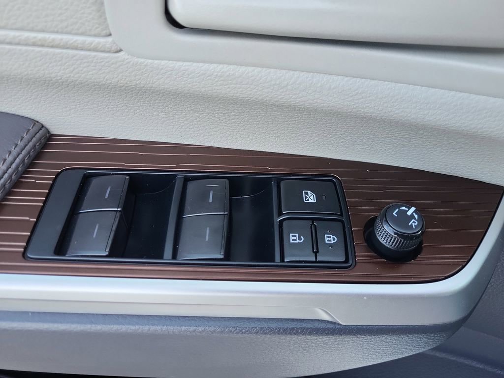 Used 2023 Toyota Sienna LE image 11