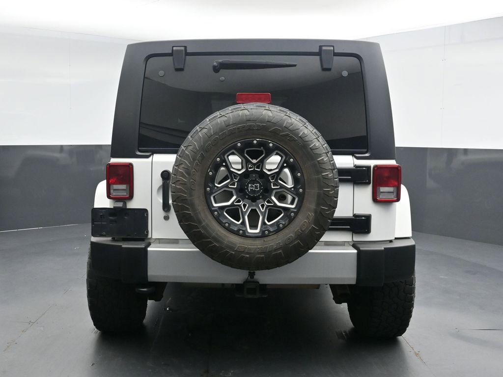 Used 2015 Jeep Wrangler Unlimited Sahara w/ Connectivity Group AWD/4WD image 8