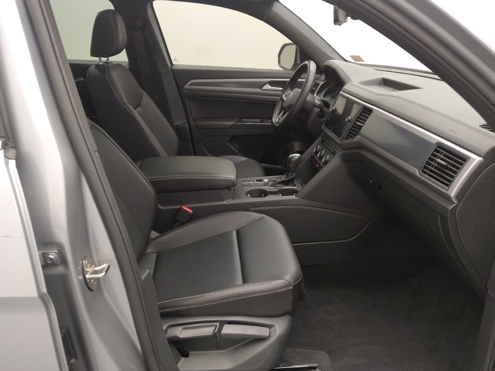 Used 2020 Volkswagen Atlas Cross Sport SE w/ Panoramic Sunroof Package FWD image 21