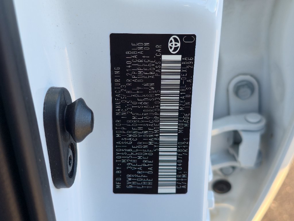 Used 2023 Toyota Corolla LE w/ Carpet Mat Package (TMS) FWD image 33