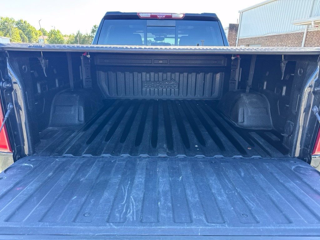 Used 2024 Chevrolet Silverado 1500 High Country w/ Technology Package AWD/4WD image 8