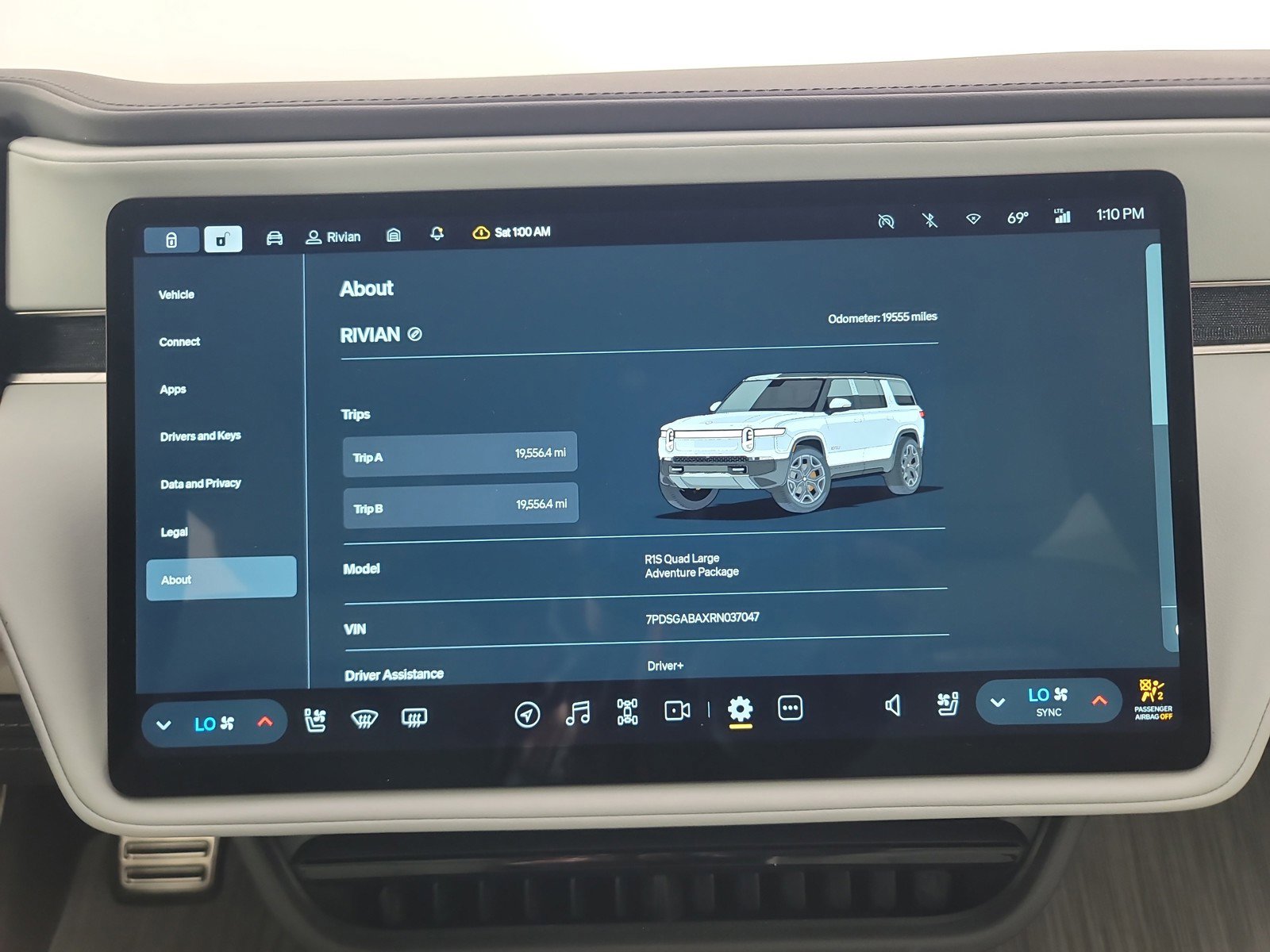 Used 2024 Rivian R1S Adventure image 29