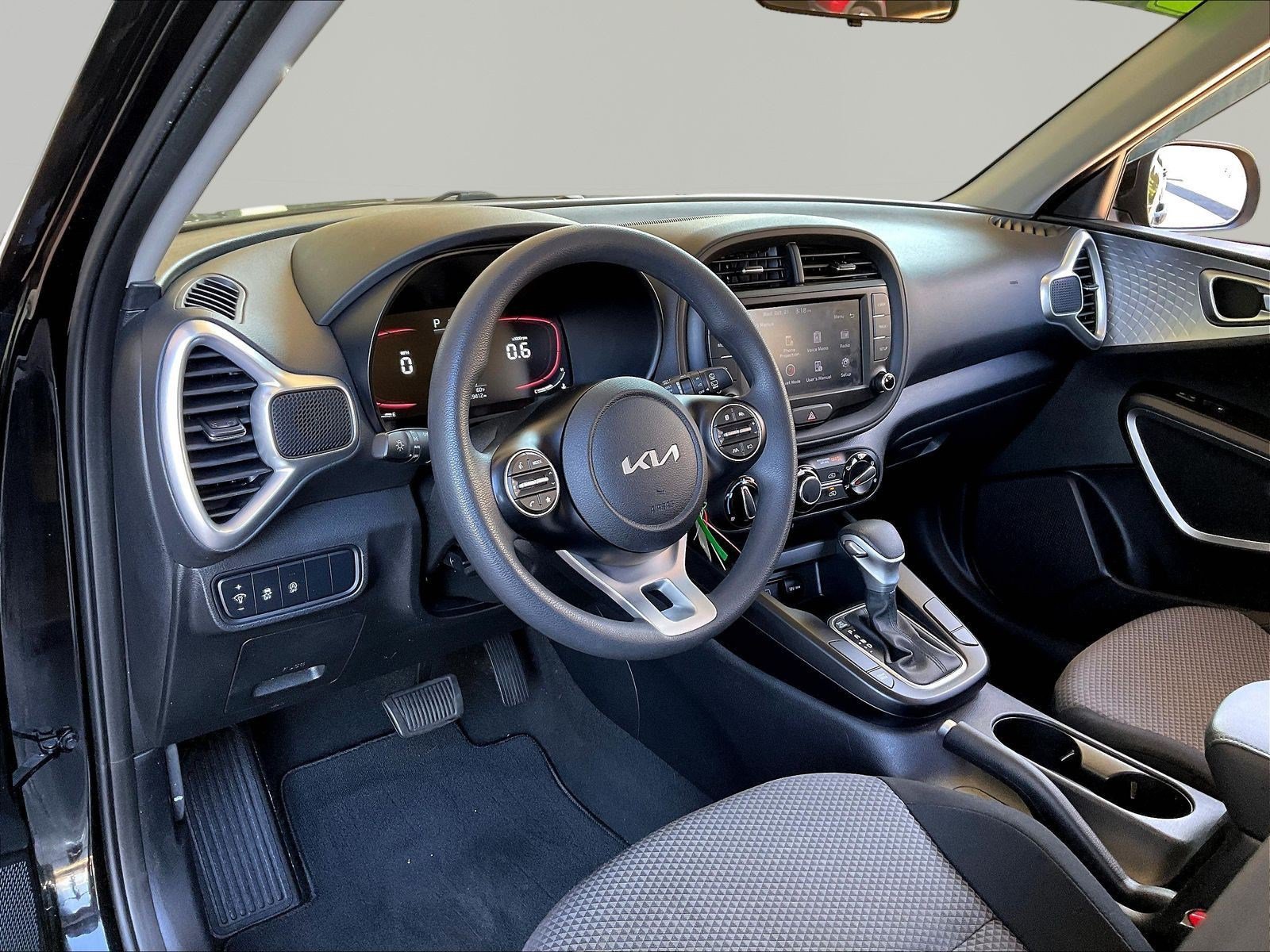 Used 2023 Kia Soul LX w/ LX Technology Package FWD image 15