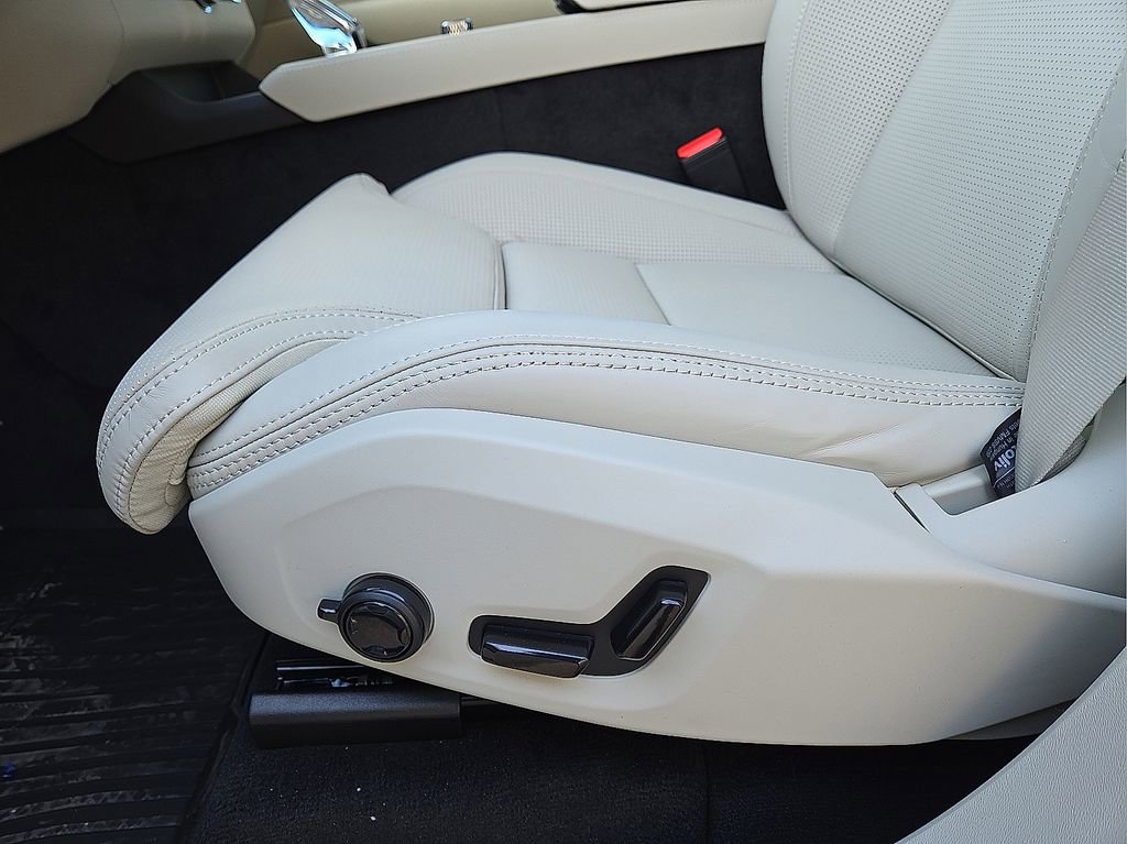 New 2026 Volvo XC90 B6 Ultra w/ Protection Package Premier AWD/4WD image 24