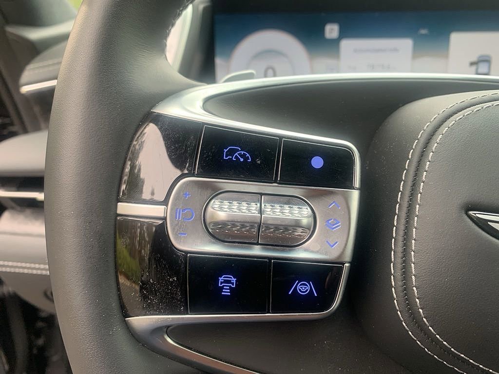 Used 2025 Genesis G90 3.5T image 10